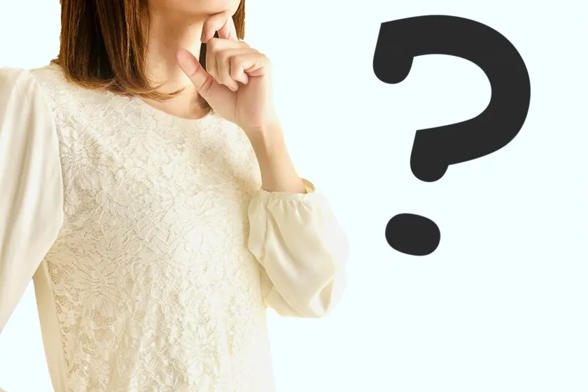 クエスチョンマークと女性