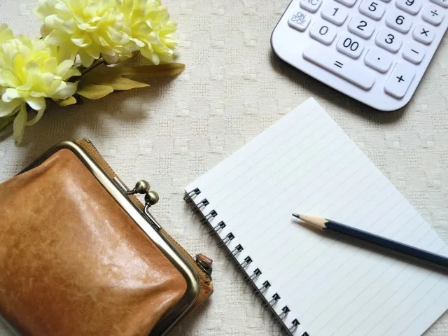 財布と鉛筆とノート