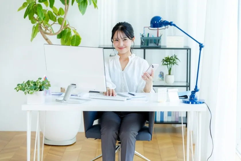仕事をする女性