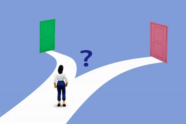 別れ道に迷う女性