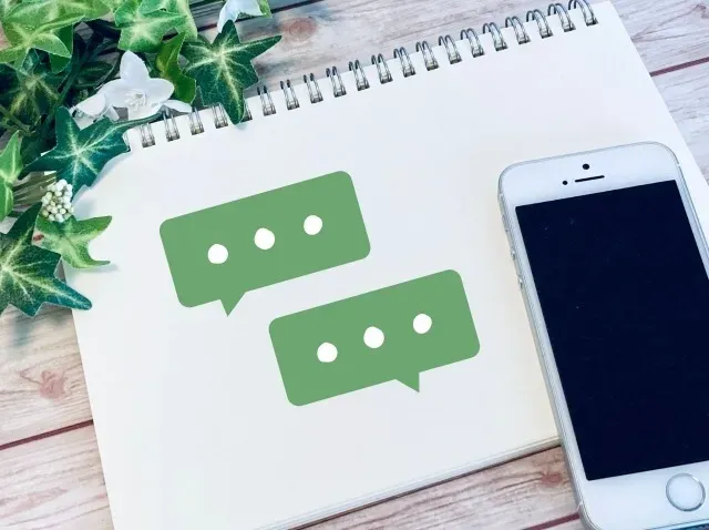 携帯とノートの画像