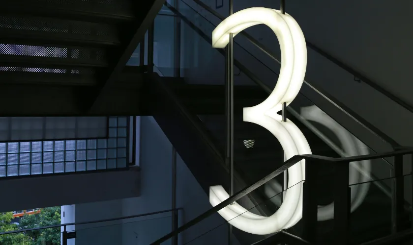 光る3が映った画像