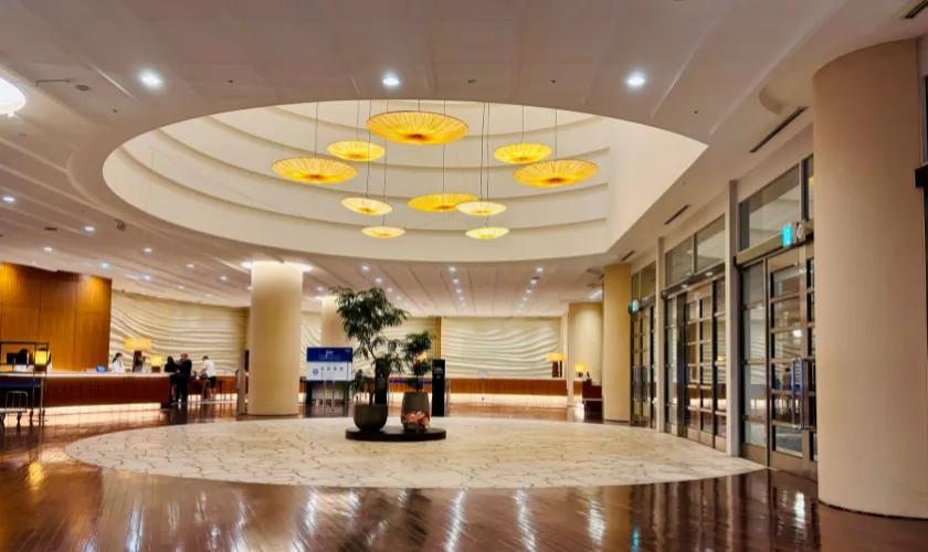 ホテルのロビー風景